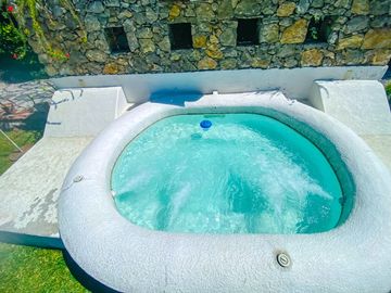 ¡Bienvenidos a esta amplia y hermosa casa en venta en Yautepec, Morelos. BAJAMOS EL PRECIO!