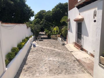 ¡Bienvenidos a esta amplia y hermosa casa en venta en Yautepec, Morelos. BAJAMOS EL PRECIO!