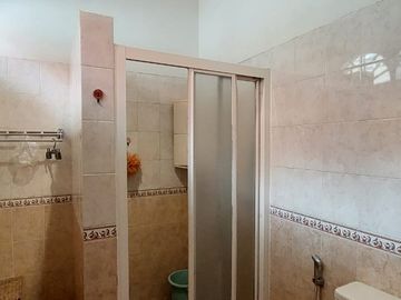 DISEWAKAN RUMAH (Siap Huni/Bisa Untuk Kantor) PINGGIR JALAN LEBAK BULUS JAKARTA SELATAN.