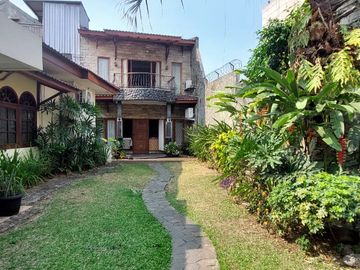 DISEWAKAN RUMAH (Siap Huni/Bisa Untuk Kantor) PINGGIR JALAN LEBAK BULUS JAKARTA SELATAN.