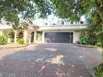 DISEWAKAN RUMAH (Siap Huni/Bisa Untuk Kantor) PINGGIR JALAN LEBAK BULUS JAKARTA SELATAN.