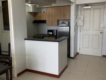 AA - FOR SALE: 1 Bedroom Loft Unit n The Columns Legaspi Village, Makati