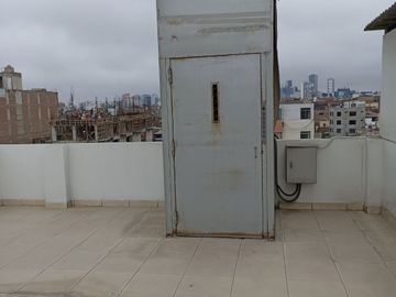 VENTA DE LOCAL COMERCIAL, EDIFICIO DE 5 PISOS CON 1240 M2 DE AREA OCUPADA