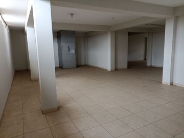 VENTA DE LOCAL COMERCIAL, EDIFICIO DE 5 PISOS CON 1240 M2 DE AREA OCUPADA