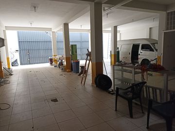 VENTA DE LOCAL COMERCIAL, EDIFICIO DE 5 PISOS CON 1240 M2 DE AREA OCUPADA