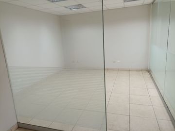 VENTA DE LOCAL COMERCIAL, EDIFICIO DE 5 PISOS CON 1240 M2 DE AREA OCUPADA