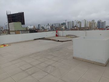 VENTA DE LOCAL COMERCIAL, EDIFICIO DE 5 PISOS CON 1240 M2 DE AREA OCUPADA