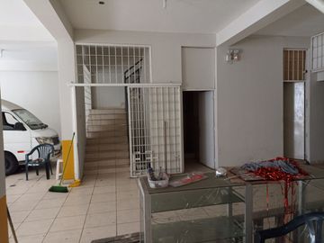 VENTA DE LOCAL COMERCIAL, EDIFICIO DE 5 PISOS CON 1240 M2 DE AREA OCUPADA