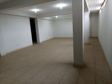 VENTA DE LOCAL COMERCIAL, EDIFICIO DE 5 PISOS CON 1240 M2 DE AREA OCUPADA