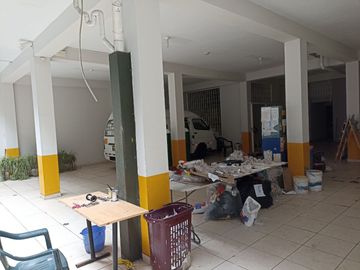 VENTA DE LOCAL COMERCIAL, EDIFICIO DE 5 PISOS CON 1240 M2 DE AREA OCUPADA