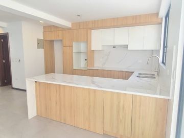 VENDO HERMOSAS CASA 144M2. UBICADA EN CARCELEN NORTE