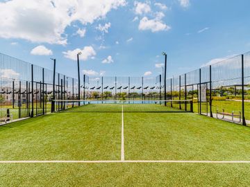 CASA EN VENTA EN XOCHITEPEC, MORELOS; MEX. 3 RECÁMARAS, ALBERCA, MULTI CANCHAS DEPORTIVAS, PET PARK.