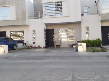 Venta de Casa en Los Agaves y Vive en un Lugar con Acceso a Los Principales Parques Industriales