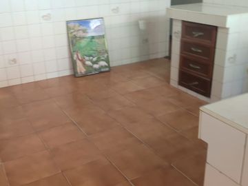 SE VENDE CASA EN SAN JUAN DE MIRAFLORES!! Raquel Torres 999.487----