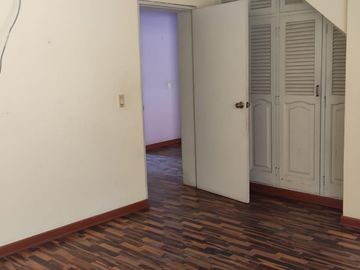 SE VENDE CASA EN SAN JUAN DE MIRAFLORES!! Raquel Torres 999.487----