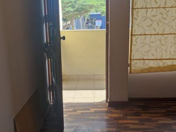 SE VENDE CASA EN SAN JUAN DE MIRAFLORES!! Raquel Torres 999.487----