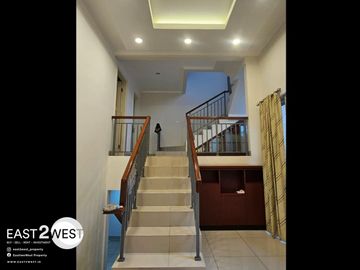 Dijual Rumah Samara Village Gading Serpong Tangerang Model Split Level Bagus Cantik Lokasi Nyaman Sangat Strategis