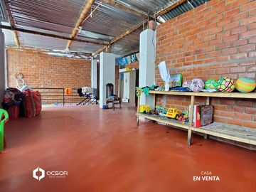 Vendo Casa con Local Aquijes 10 min de la plaza de armas de ica!! - Por Viaje!