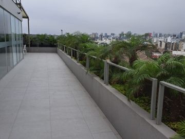 Oficina en venta, cerca a la Clinica Delgado !!! Para Inversionista