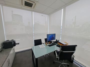 Oficina en venta, cerca a la Clinica Delgado !!! Para Inversionista