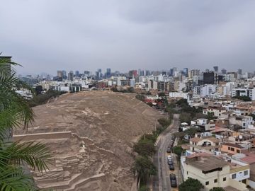 Oficina en venta, cerca a la Clinica Delgado !!! Para Inversionista