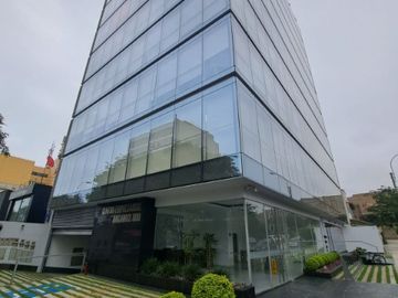 Oficina en venta, cerca a la Clinica Delgado !!! Para Inversionista