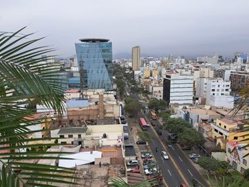 Oficina en venta, cerca a la Clinica Delgado !!! Para Inversionista