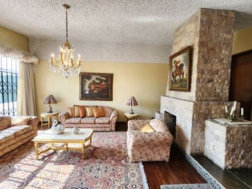 Venta Casa de Amplio Jardín, Cerca a Parque. Rinconada del Lago
