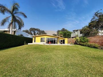 Venta Casa de Amplio Jardín, Cerca a Parque. Rinconada del Lago