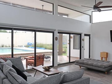 QUINTA EN VENTA EN MONTEMORELOS NUEVO LEON ZONA COUNTRY HILL III, MODERNA, SEMINUEVA