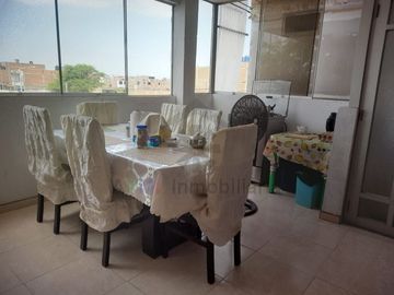 VENTA DE CASA CON DEPARTAMENTOS  EN LAMBAYEQUE