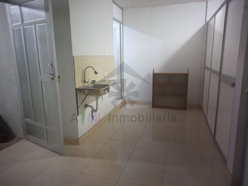 VENTA DE CASA CON DEPARTAMENTOS  EN LAMBAYEQUE