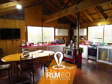 Gran casa semiterminada de 280m² en Parcela 9.400m² - Villarrica