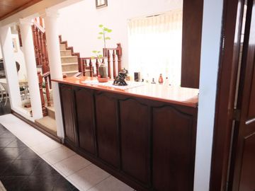 Casa Grande 6 Habitaciones en Ciudadela de Los Ingenieros Cuenca