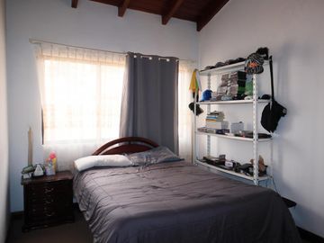 Casa Grande 6 Habitaciones en Ciudadela de Los Ingenieros Cuenca