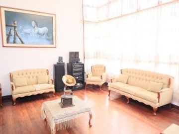 Casa Grande 6 Habitaciones en Ciudadela de Los Ingenieros Cuenca