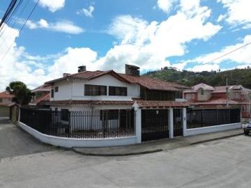 Casa Grande 6 Habitaciones en Ciudadela de Los Ingenieros Cuenca