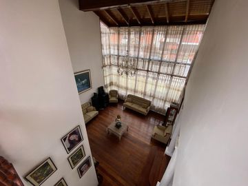 Casa Grande 6 Habitaciones en Ciudadela de Los Ingenieros Cuenca
