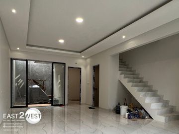 Dijual Rumah Cluster Azura Vanya Park BSD City Tangerang Unit Baru Bangun Tahap Finishing Bagus Cantik Lokasi Nyaman Hijau Asri