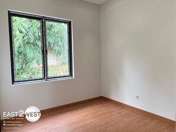 Dijual Rumah Cluster Azura Vanya Park BSD City Tangerang Unit Baru Bangun Tahap Finishing Bagus Cantik Lokasi Nyaman Hijau Asri