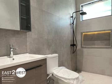 Dijual Rumah Cluster Azura Vanya Park BSD City Tangerang Unit Baru Bangun Tahap Finishing Bagus Cantik Lokasi Nyaman Hijau Asri