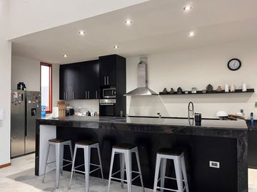 AMPLIA CASA EN VENTA-  URB.LA PALMA -LOS EJIDOS- PIURA
