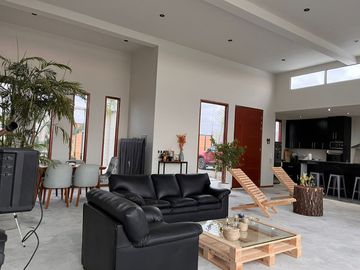 AMPLIA CASA EN VENTA-  URB.LA PALMA -LOS EJIDOS- PIURA