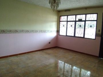 Venta de casa comercial frente al exito panamericana