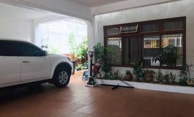 3-Storey House with 4 Car Garage in North Fairview Park Subdivision, Prime Location!