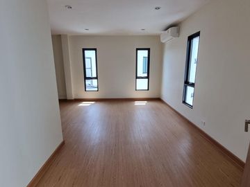 Kristada Nakhon 21 Bangna opposite Mega Bangna has a modern contemporary home for sale with a pool.