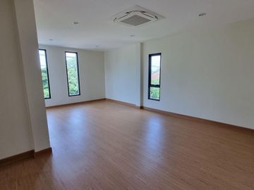 Kristada Nakhon 21 Bangna opposite Mega Bangna has a modern contemporary home for sale with a pool.