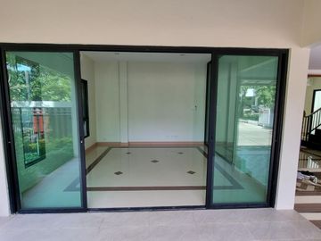 Kristada Nakhon 21 Bangna opposite Mega Bangna has a modern contemporary home for sale with a pool.