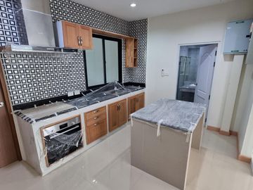 Kristada Nakhon 21 Bangna opposite Mega Bangna has a modern contemporary home for sale with a pool.