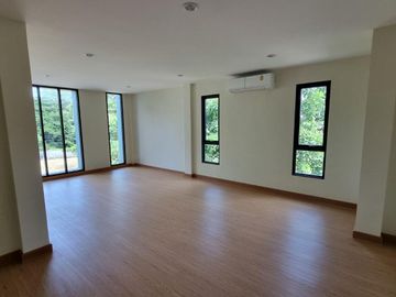 Kristada Nakhon 21 Bangna opposite Mega Bangna has a modern contemporary home for sale with a pool.